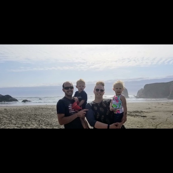 Meet your Posher, Raina!! - Picture 3 of 5